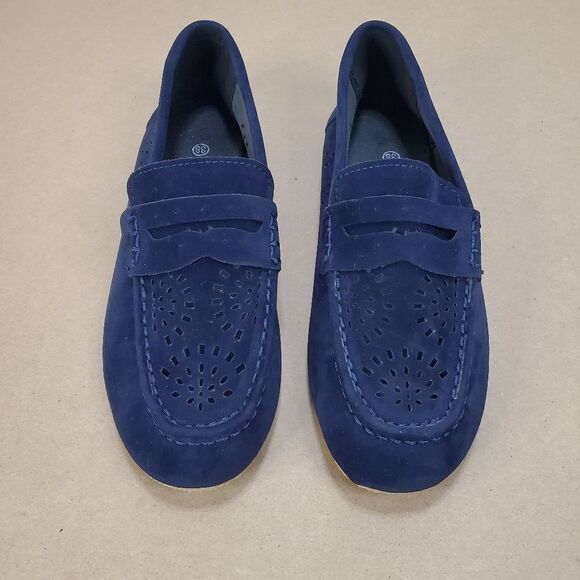 Rosy Velvet Textured Perforated Loafer - Picture 4 of 14